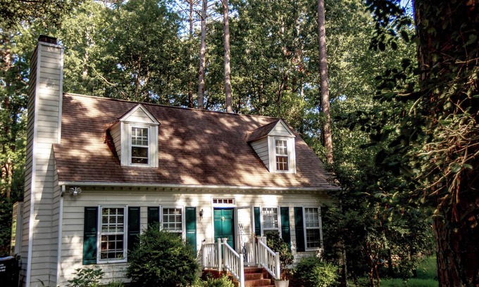 Raleigh House | Quiet Apex Gem 15 minutes to the City with private backyard fence