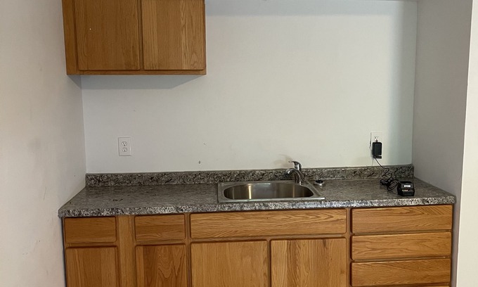 Lindridge-Martin Manor House | Quiet Basement unit in a central upscale Atlanta area