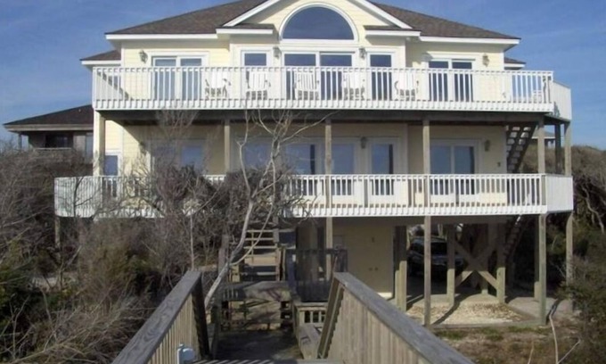 Pine Knoll Shores House | Quiet Beachfront Location, Great separate living areas for families