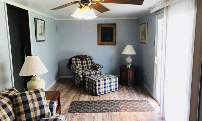 Esmont Cottage | Quiet Blue Ridge Mountain Cottage