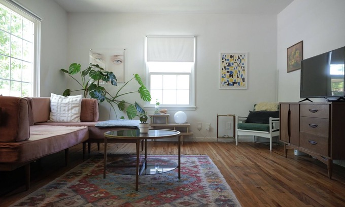 Oleander - Sunset House | Quiet Boho Mid Home with Garden Cowboy Pool