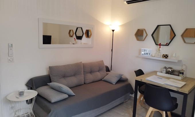 Saint-Andre Apartment | Quiet & bright 5 mins from the beach and Albères