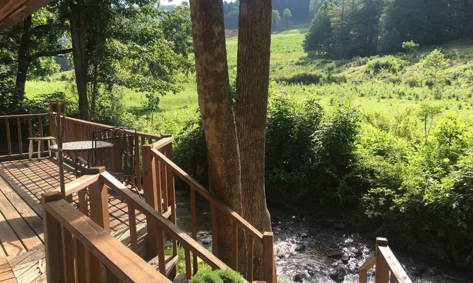 Hendersonville Cabin | Quiet But Perfectly Located For Anything You Want To Do.