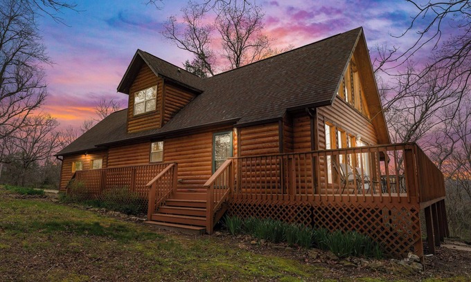 Eagle Rock Cabin | Quiet cabin for fall colors and water view