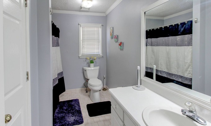 Conyers House | Quiet, Comfortable, Charming, Safe, 2-bedroom house with WiFi, AC in Conyers