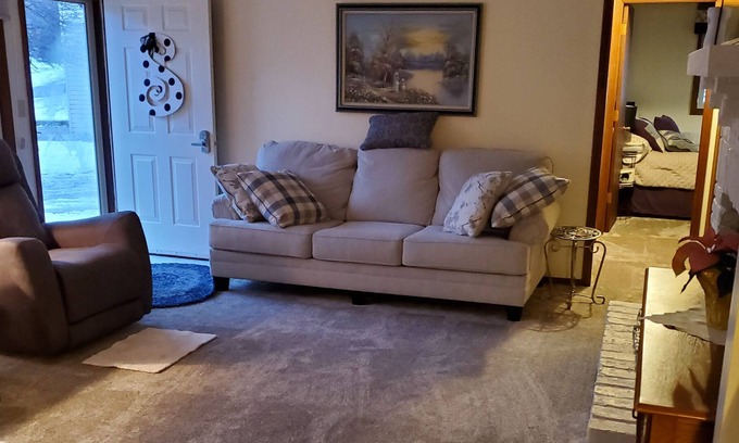 Lincoln House | Quiet, Comfortable, Quick Access to Events