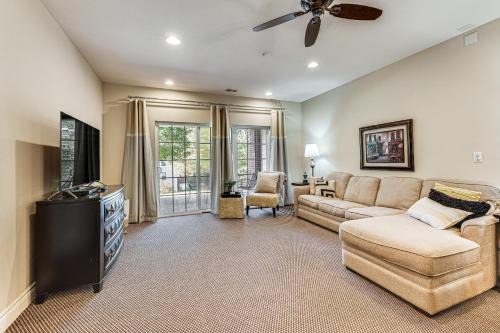 Branson Apartment | Quiet Condo with Patio 3 Mi to Dtwn Branson!