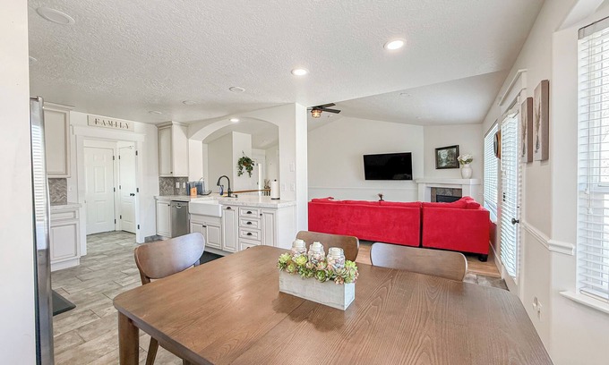 Taylorsville House | Quiet & Conveniently Located - 3 Bedrooms 2 Bathroom