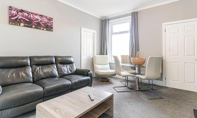 South Shields Apartment | Quiet & Cosy 3BedRoom - Great Base in South Shields near Hospital and Port of Tyne - Free Parking