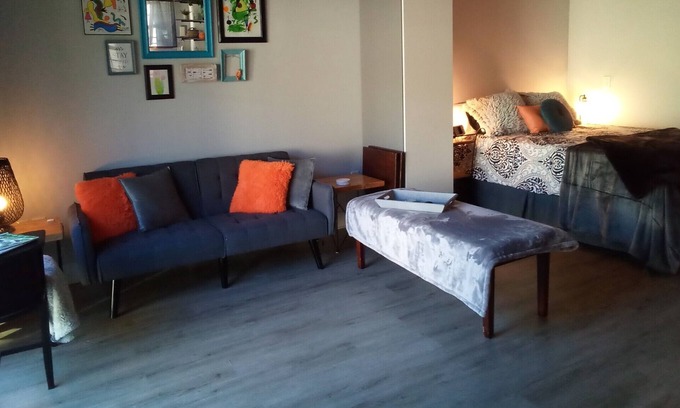 Avondale Cottage | Quiet Cottage in the heart of Avondale.