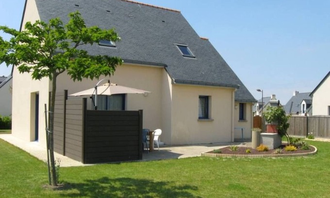 Le Croisic Cottage | Quiet cottage near beach and shops in Le Croisic with garden, Wi-Fi, 4 bedrooms