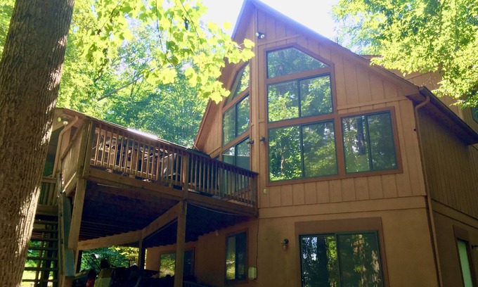 Livingston House | Quiet Cove Retreat