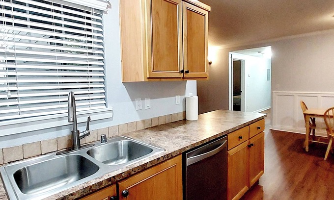 Pleasant Valley Condo | Quiet Cozy condo in Vancouver