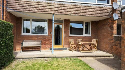 Sheffield House | Quiet, Cozy Flat & Garden In Leafy Sheffield Area