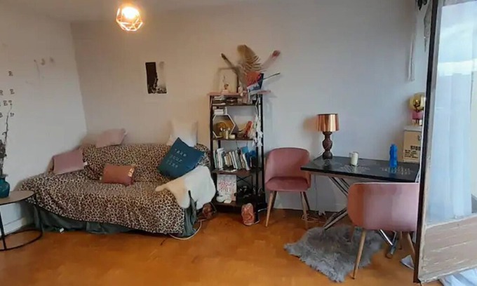 Bagnolet Apartment | Quiet, cozy nest opposite a park, close to public transport.