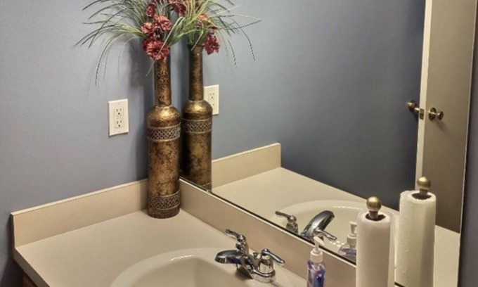Clermont House | Quiet & Cozy Townhome Minutes From Downtown