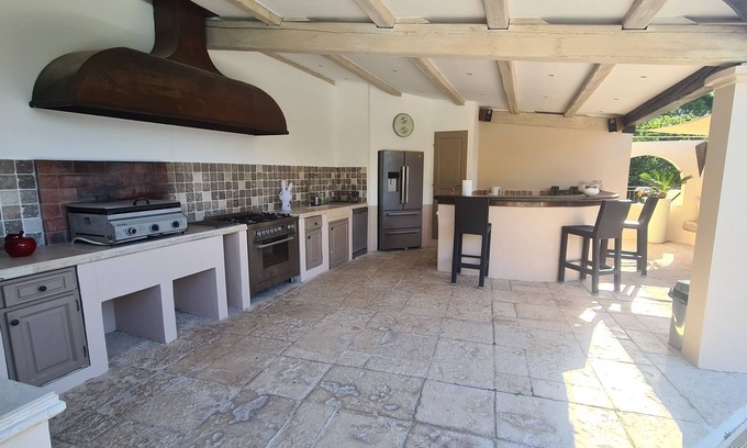 Est Villa | Quiet, discreet luxury