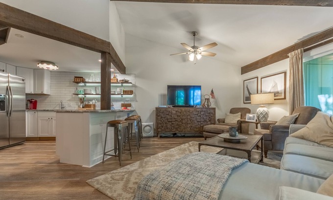 Fontana Condo | Quiet Escape to Abbey Springs