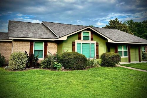Waco House | Quiet Escape family with Private Pool