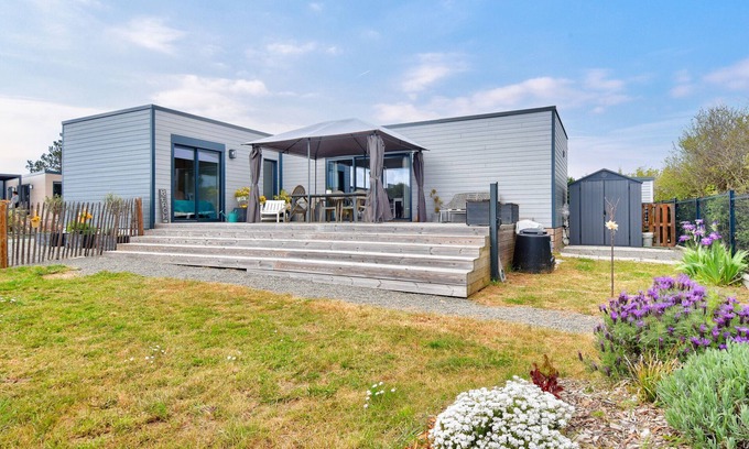 Bretignolles-sur-Mer Ski Chalet | Quiet estate with swimming pool - Chalet for 6