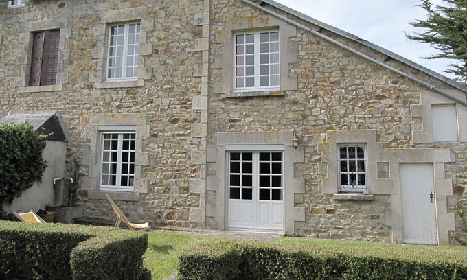 Planguenoual House | Quiet family home between sea and countryside