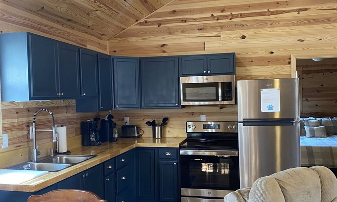 Groveoak Cottage | Quiet fishing cottage with lake view. 2 BR/2BA “come catch some memories”