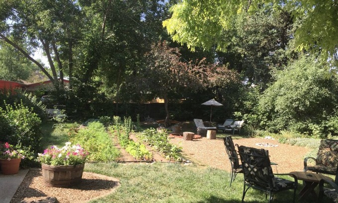 Southeast House | Quiet Getaway with easy access downtown