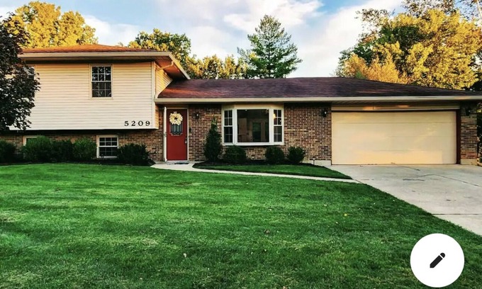 Beckett Ridge House | Quiet, great area perfect for business or family