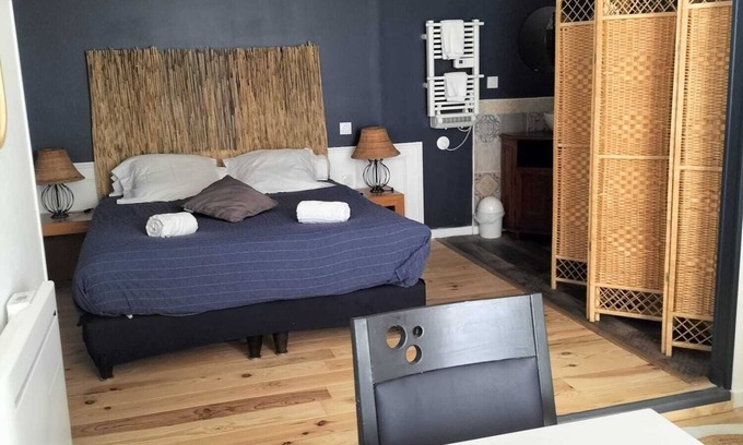 Chenay Bed & Breakfast | Quiet guest room for 2 people