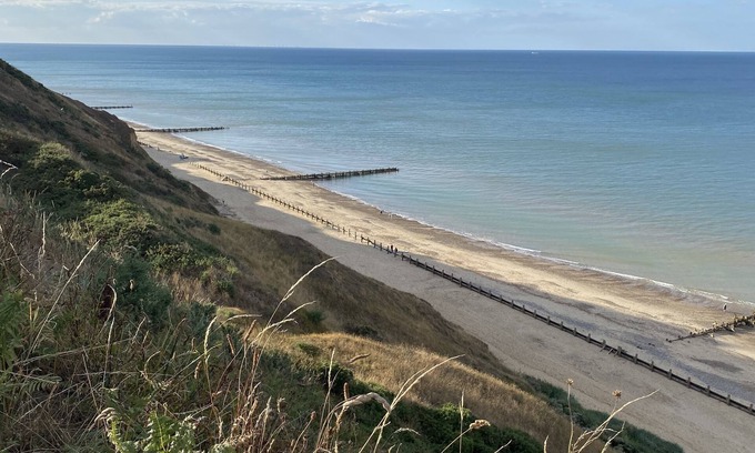 Aldborough Ski Chalet | Quiet holiday park on North Norfolk Coast. 5 minute walk to dog friendly beach.