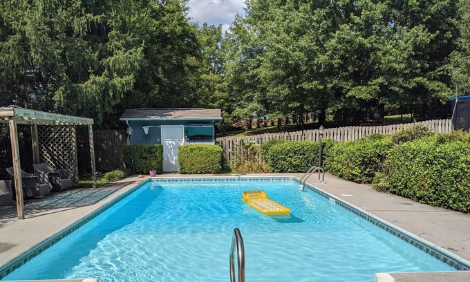 Maryville House | Quiet Home near Amenities