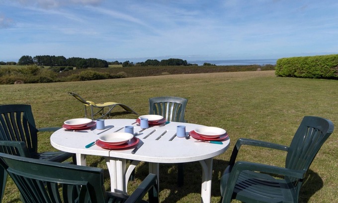 Locmaria House | Quiet house near the beach, pets allowed, no wifi or TV