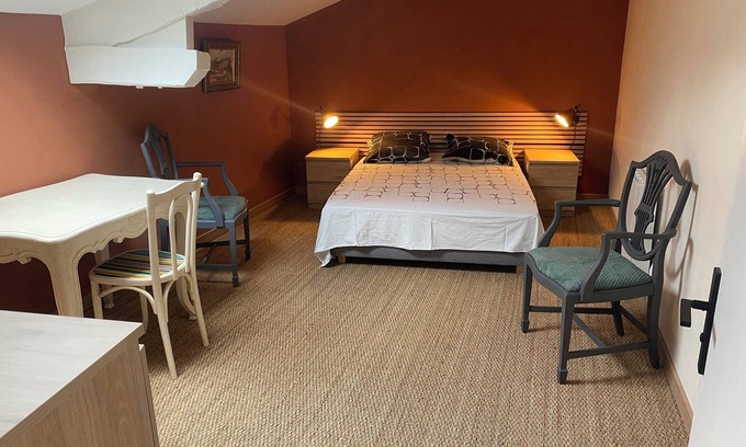 Caillac House | Quiet house surrounded by vineyards and overlooking the château.