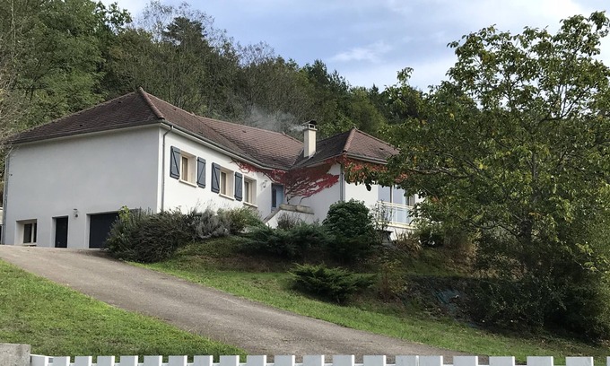 Altillac House | Quiet house with a view