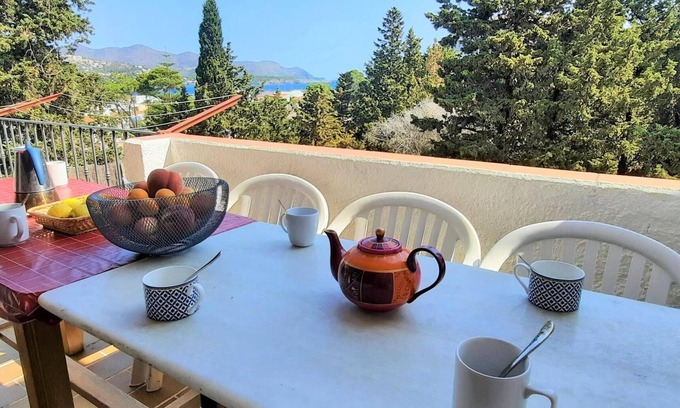 Llanca Villa | Quiet house with garden, 4 bedrooms, near the beach in Llançà