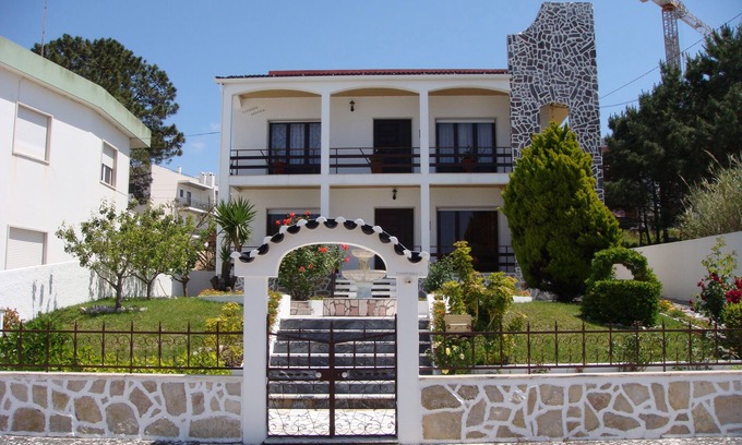 Nazare Villa | Quiet house with garden near the beaches and ocean views