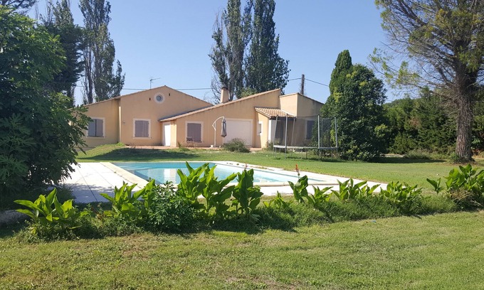 Pujaut House | Quiet house with pool 10 min from Avignon