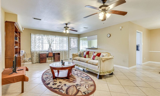 Central Southwest House | Quiet Houston Home w/Porch - Near Park & Trails!