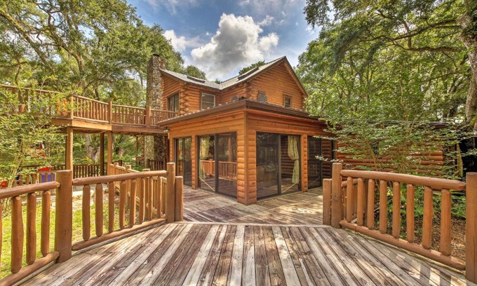 Inverness House | Quiet Inverness Log Cabin with Furnished Deck!