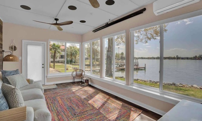 Hollands Landing House | Quiet Lake Retreat - King, Wi-Fi