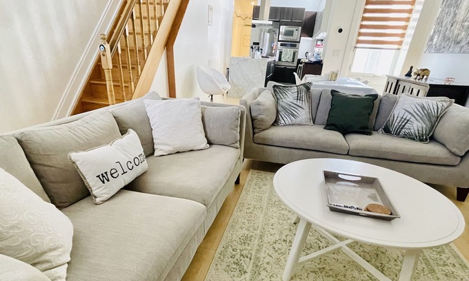 New Toronto House | Quiet lake retreat minutes from downtown Toronto