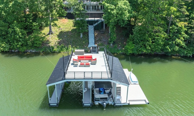 Blairsville House | Quiet Lakefront. HUGE 5/3. Deep Water. Pontoon boat available.