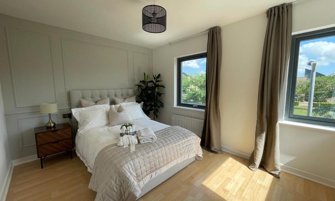Thames House | Quiet Luxe Home with GYM and Free Parking