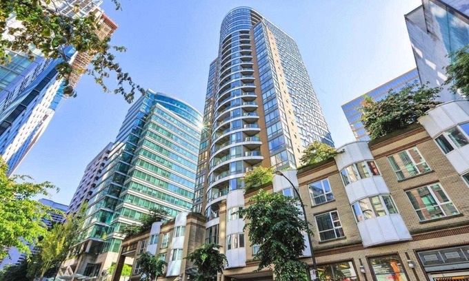 Coal Harbour Apartment | Quiet modern condo in Coal Harbour