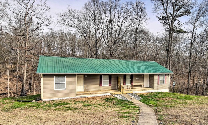 Morristown House | Quiet Morristown Hideaway w/ Deck & Fire Pit!