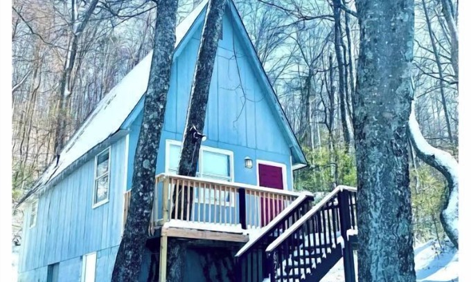 Knoxville Cottage | Quiet Mountain-side Cottage 20 min from downtown
