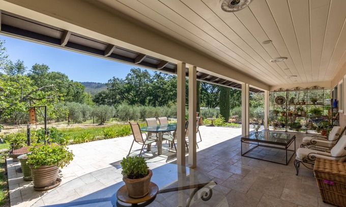 St. Helena House | Quiet Napa Valley Countryside Home just minutes from St. Helena