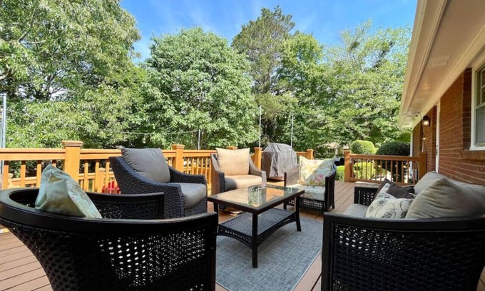 Buford House | Quiet neighborhood, complementry lake access