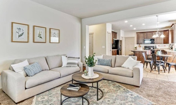 Highland House | Quiet Neighborhood|Right off Timpanogos Hwy