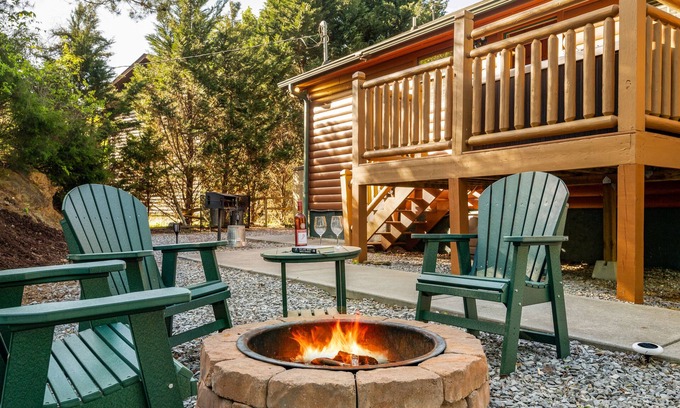 Sevierville Cabin | Quiet One-Level Cabin, Hot Tub, Fire Pit, WiFi, 8 Miles to Parkway